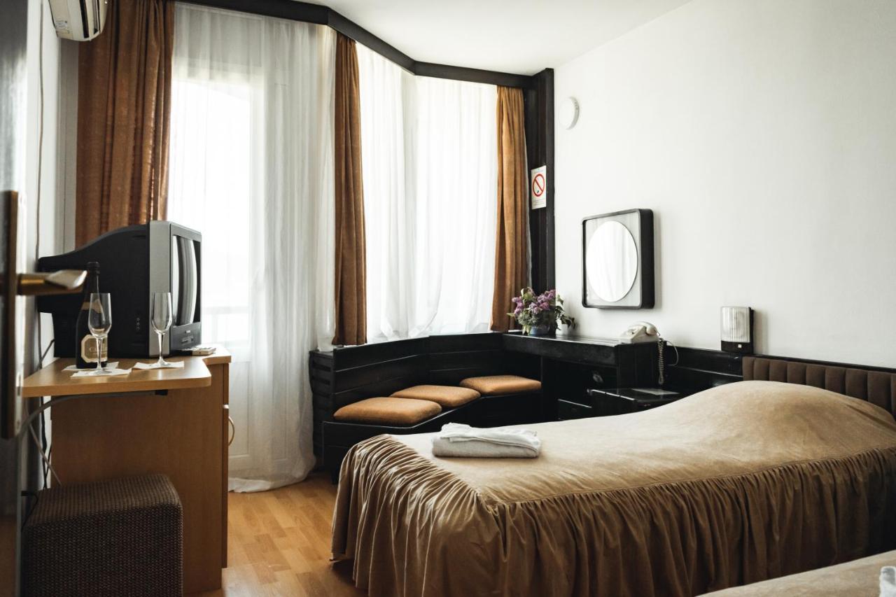 Hotel Lepenski Vir Доні-Мілановац Екстер'єр фото